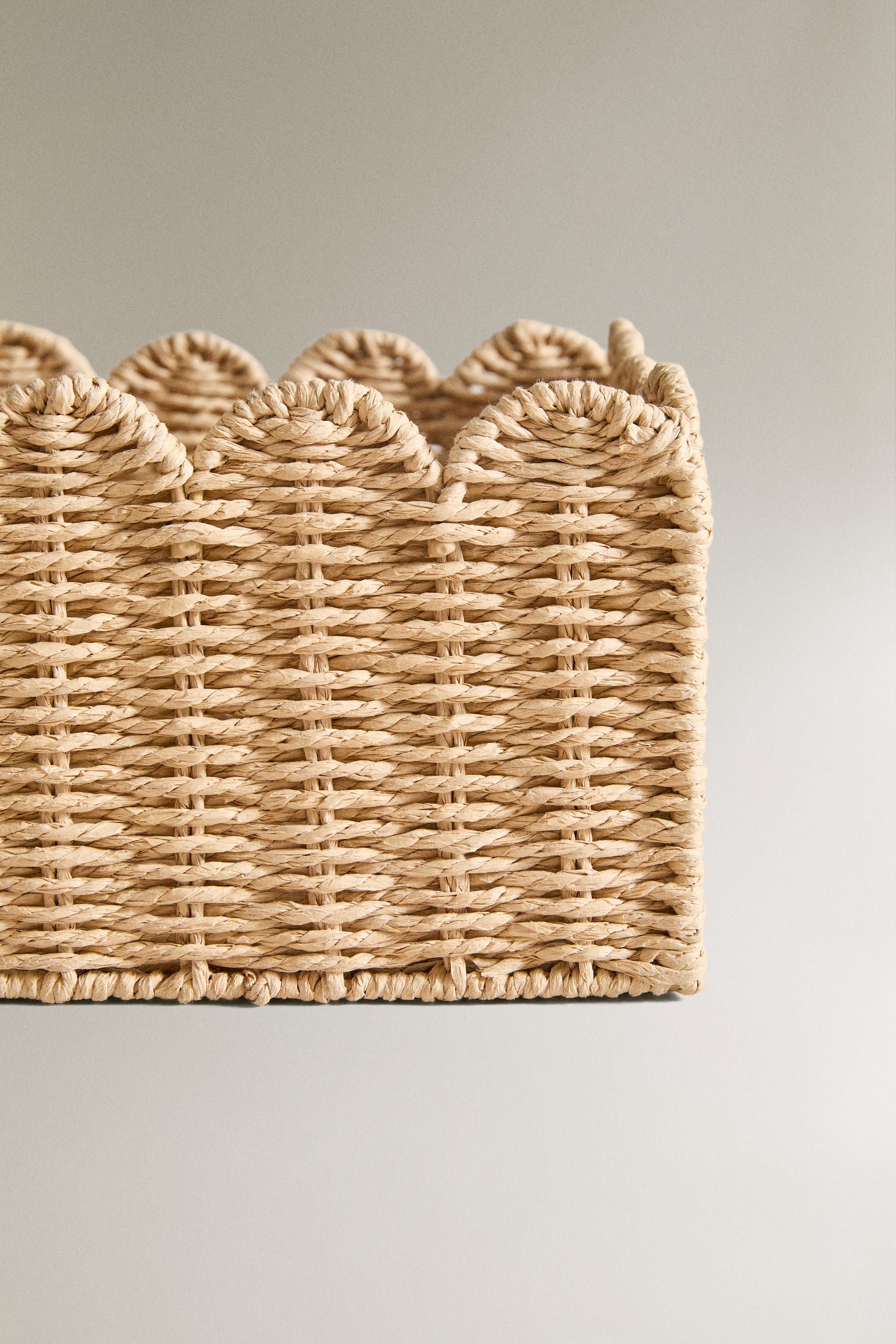 SMALL SCALLOPED BASKET